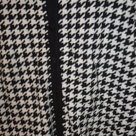 August Silk Heritage Houndstooth Black/White Button Cardigan Size: M - Picture 3 of 3
